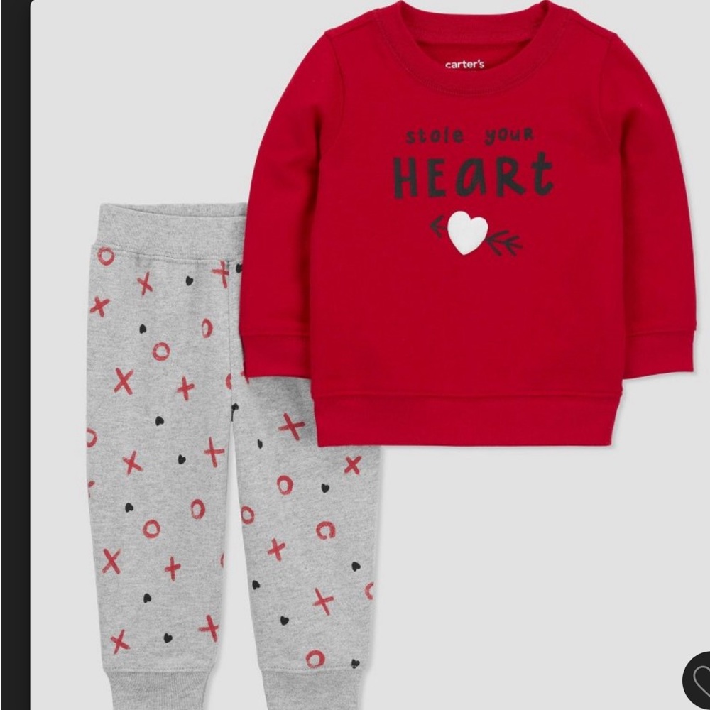 *NWT*  Carter’s Stole Your Heart 2pc Sweatshirt and Jogger Set Size 6 Months